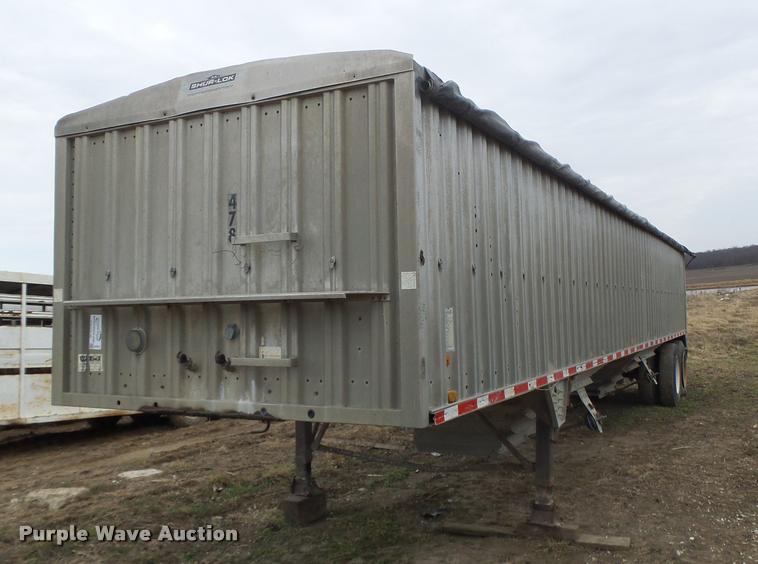 image for item DA3314 1980 Wilson AGH-500 double hopper grain trailer