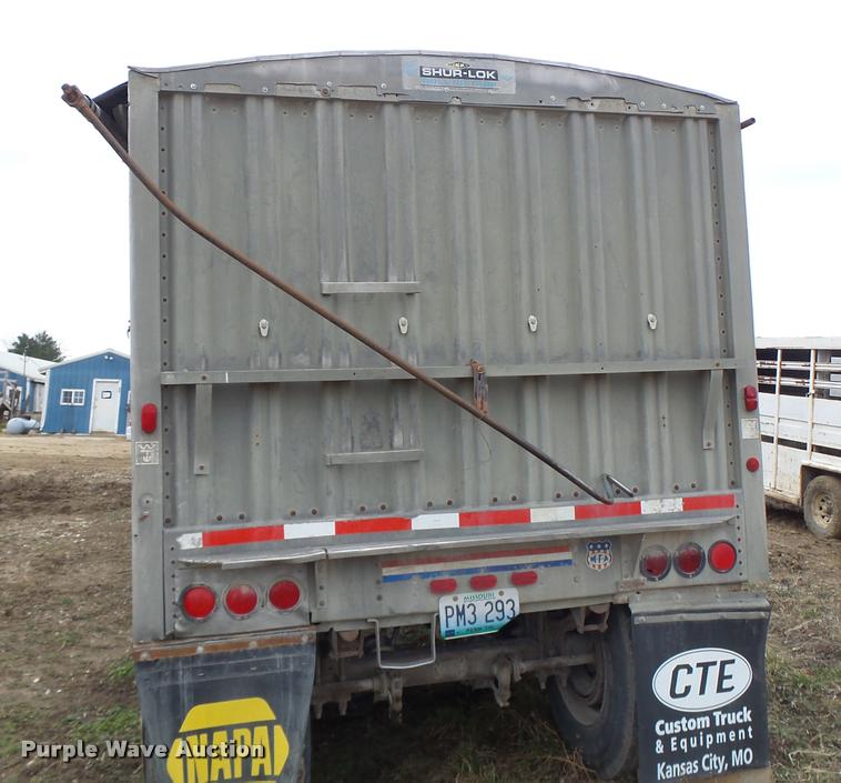 image for item DA3314 1980 Wilson AGH-500 double hopper grain trailer