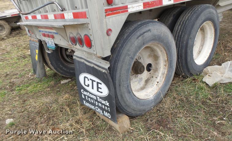 image for item DA3314 1980 Wilson AGH-500 double hopper grain trailer