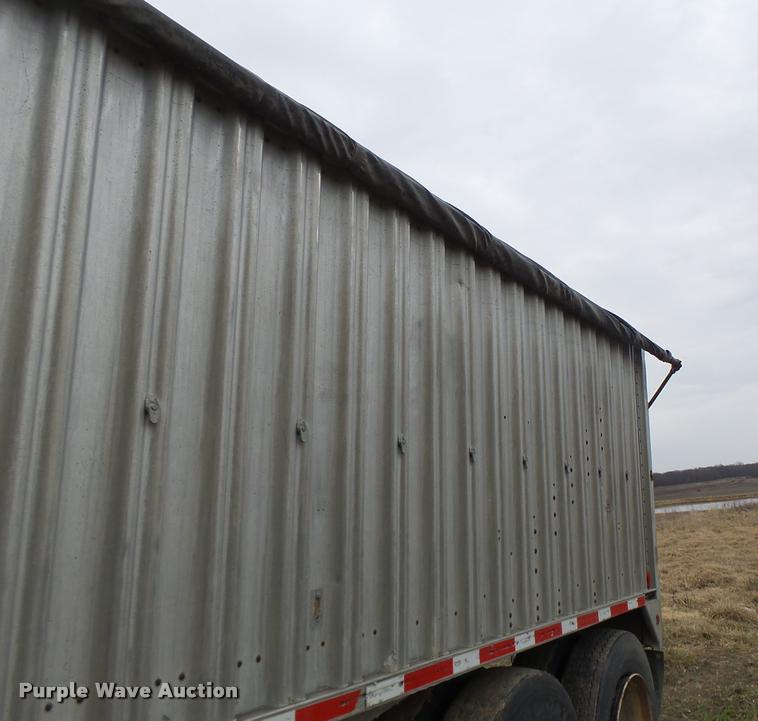 image for item DA3314 1980 Wilson AGH-500 double hopper grain trailer