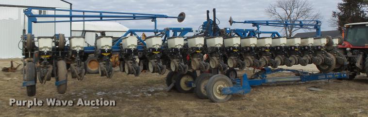 image for item DA3316 Kinze 3600 split row planter
