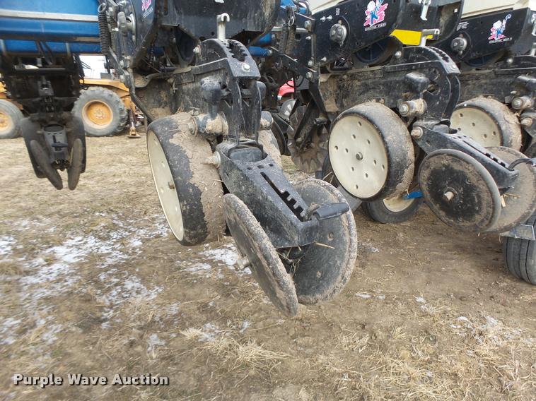 image for item DA3316 Kinze 3600 split row planter