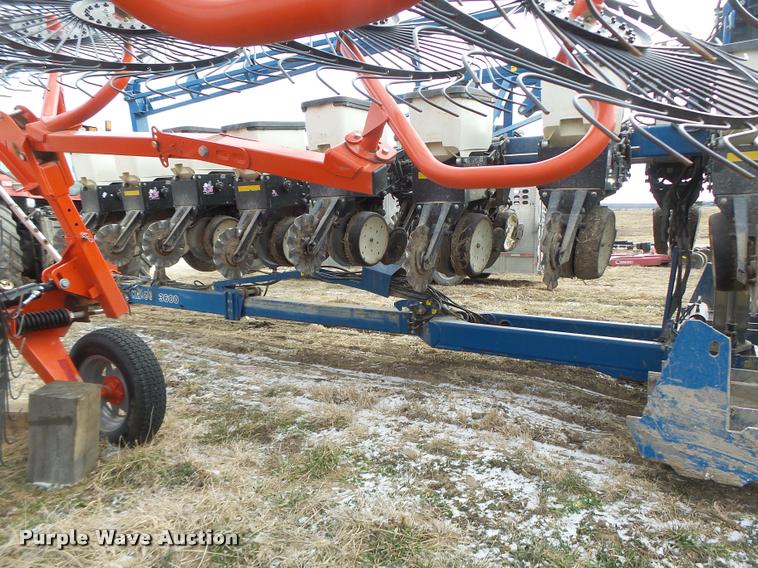 image for item DA3316 Kinze 3600 split row planter
