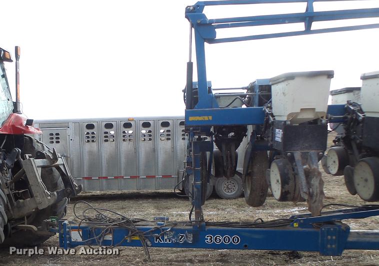 image for item DA3316 Kinze 3600 split row planter