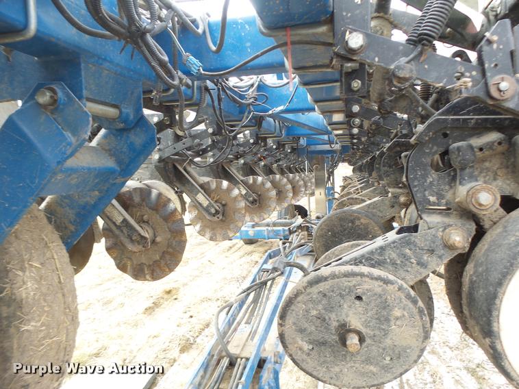 image for item DA3316 Kinze 3600 split row planter