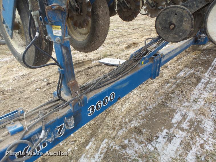 image for item DA3316 Kinze 3600 split row planter