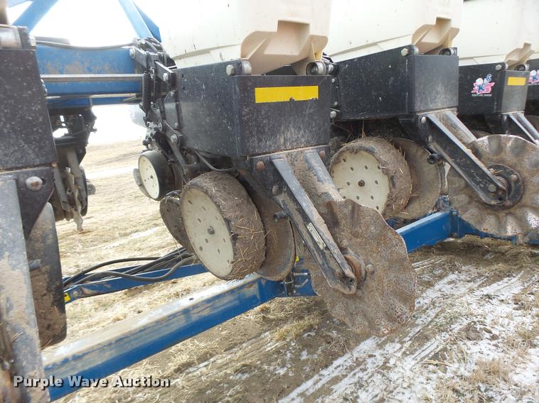 image for item DA3316 Kinze 3600 split row planter