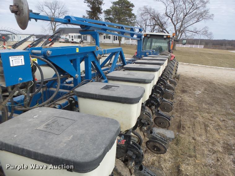 image for item DA3316 Kinze 3600 split row planter