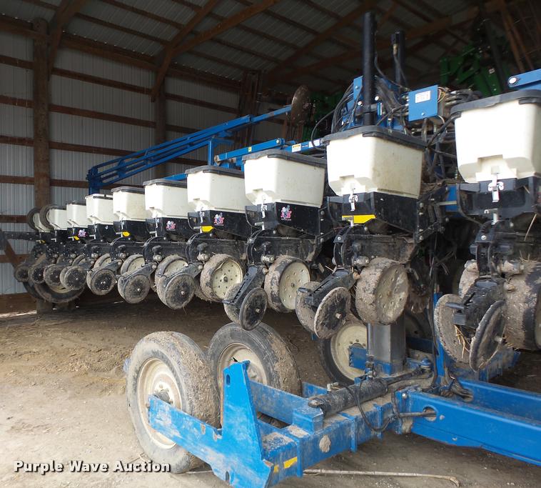 image for item DA3316 Kinze 3600 split row planter