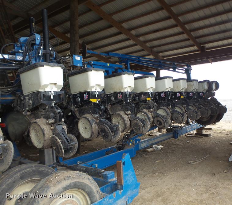 image for item DA3316 Kinze 3600 split row planter