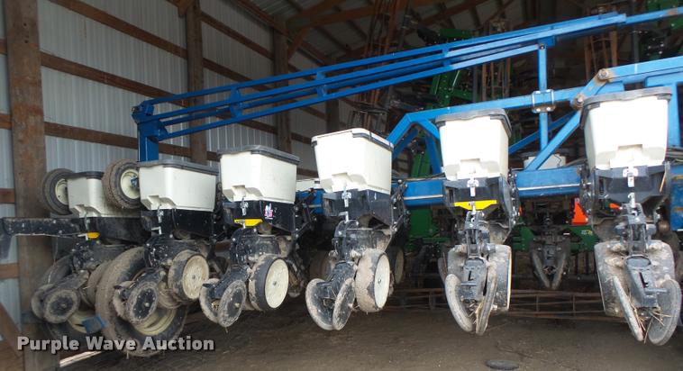 image for item DA3316 Kinze 3600 split row planter