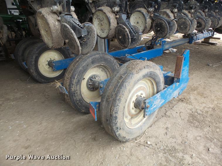 image for item DA3316 Kinze 3600 split row planter