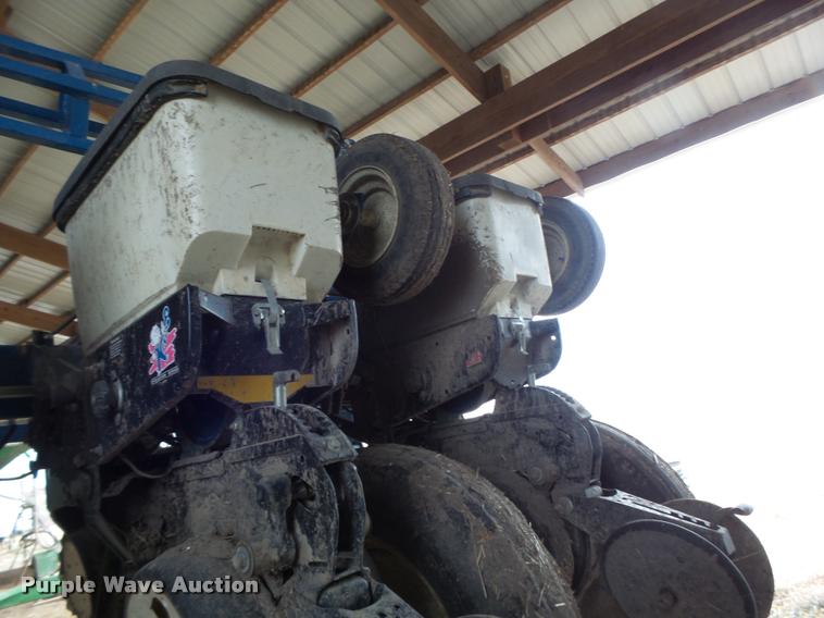 image for item DA3316 Kinze 3600 split row planter