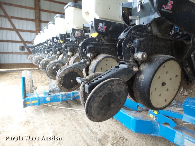 image for item DA3316 Kinze 3600 split row planter