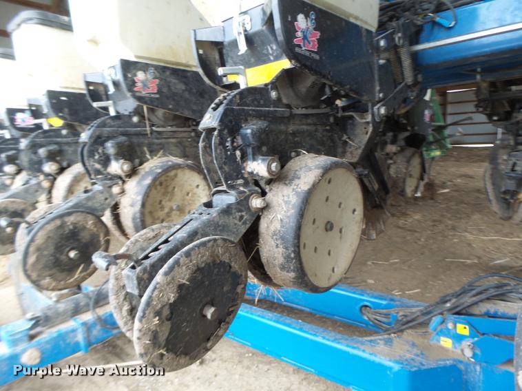 image for item DA3316 Kinze 3600 split row planter