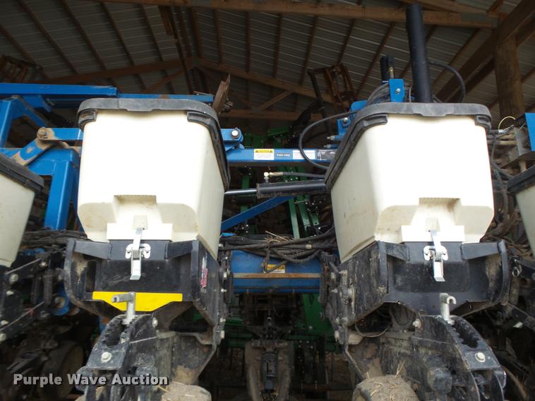 image for item DA3316 Kinze 3600 split row planter