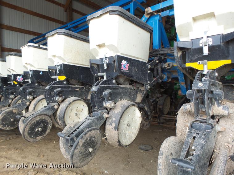 image for item DA3316 Kinze 3600 split row planter