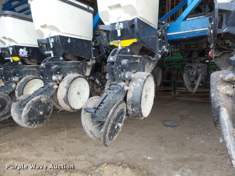 image for item DA3316 Kinze 3600 split row planter