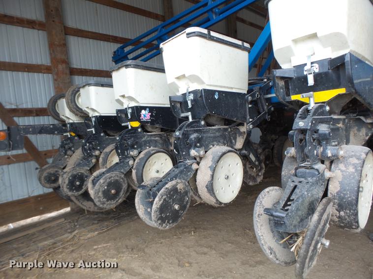 image for item DA3316 Kinze 3600 split row planter