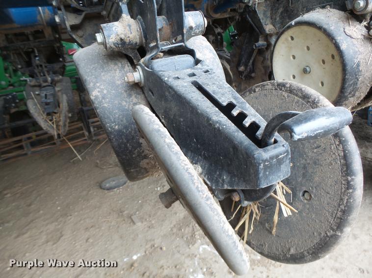 image for item DA3316 Kinze 3600 split row planter