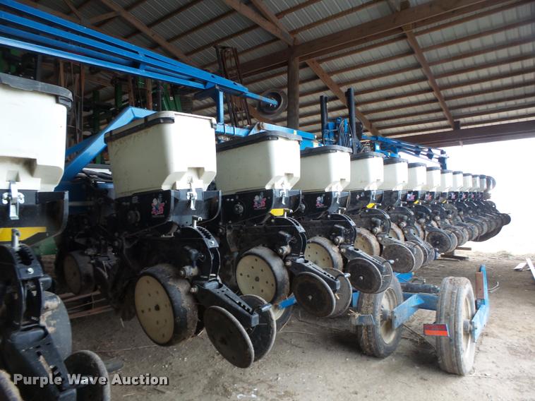 image for item DA3316 Kinze 3600 split row planter
