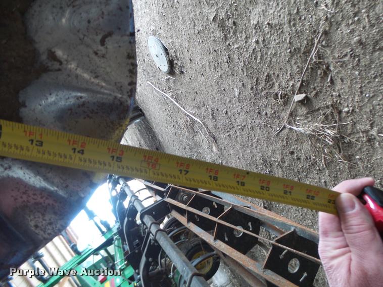 image for item DA3316 Kinze 3600 split row planter