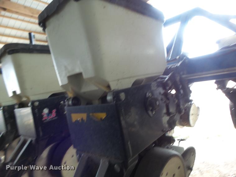 image for item DA3316 Kinze 3600 split row planter