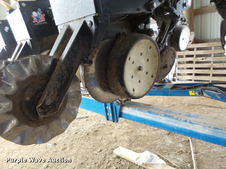 image for item DA3316 Kinze 3600 split row planter