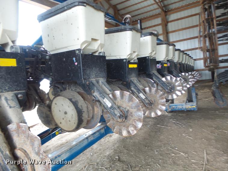 image for item DA3316 Kinze 3600 split row planter