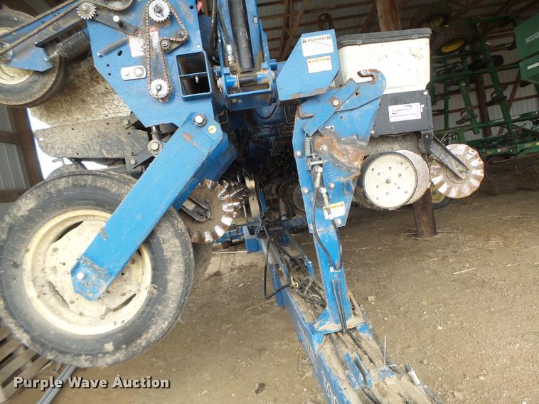 image for item DA3316 Kinze 3600 split row planter