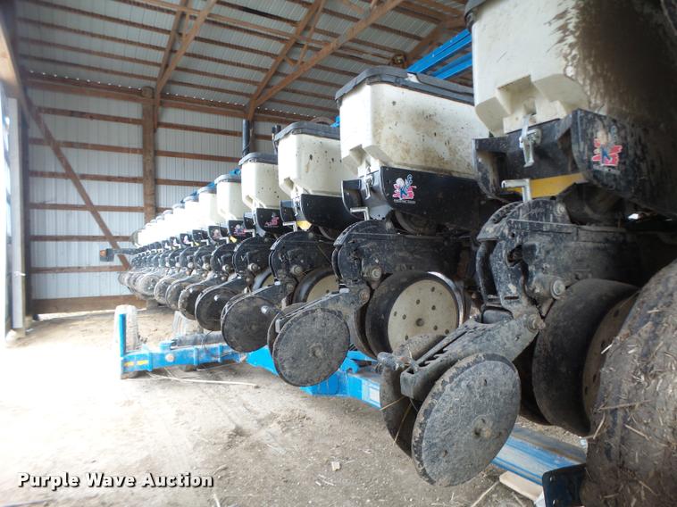 image for item DA3316 Kinze 3600 split row planter