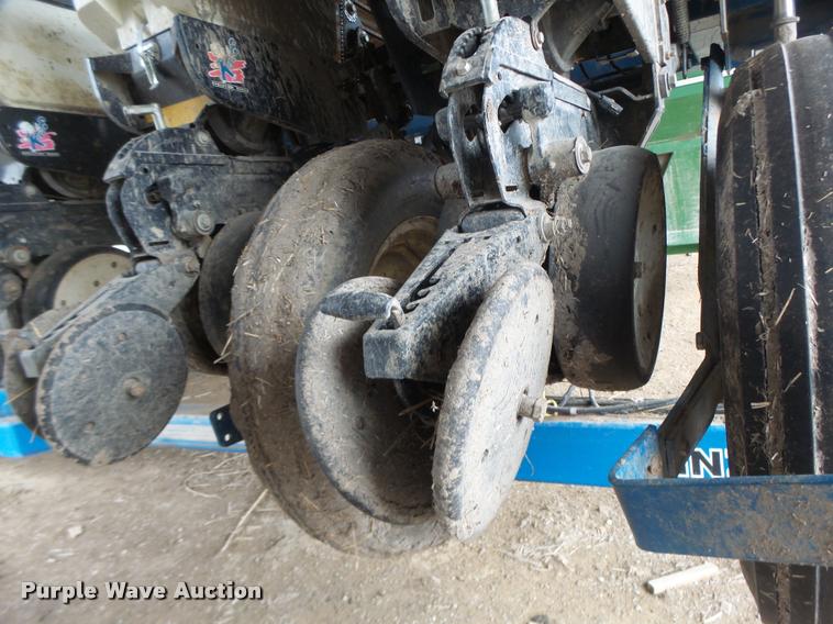 image for item DA3316 Kinze 3600 split row planter