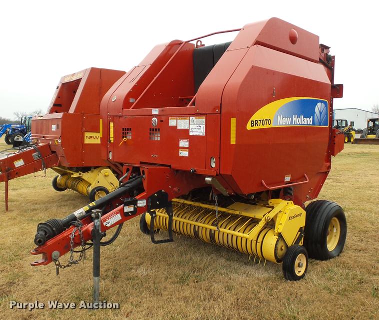 image for item DA4007 2010 New Holland BR7070 round baler