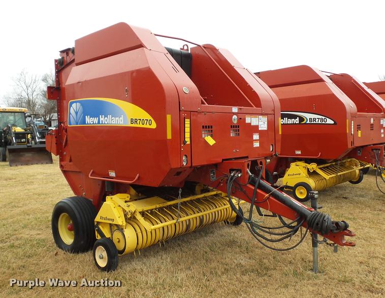 image for item DA4007 2010 New Holland BR7070 round baler