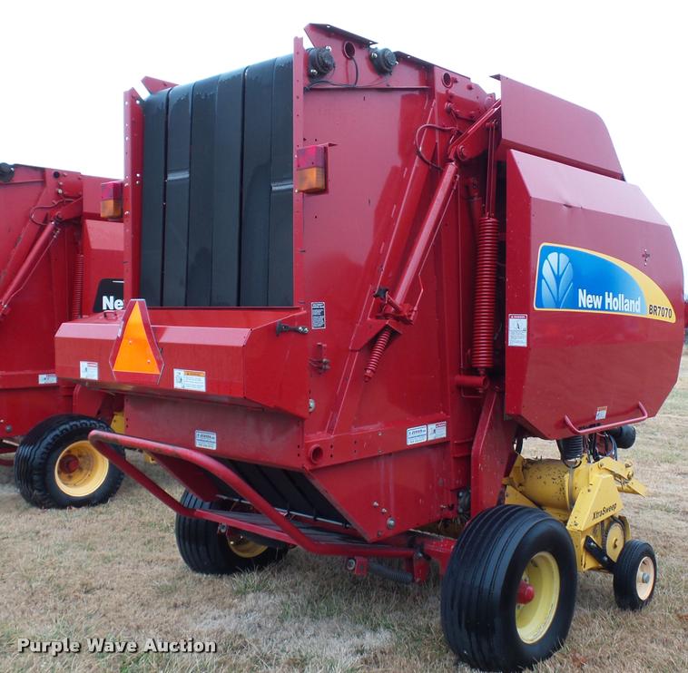 image for item DA4007 2010 New Holland BR7070 round baler