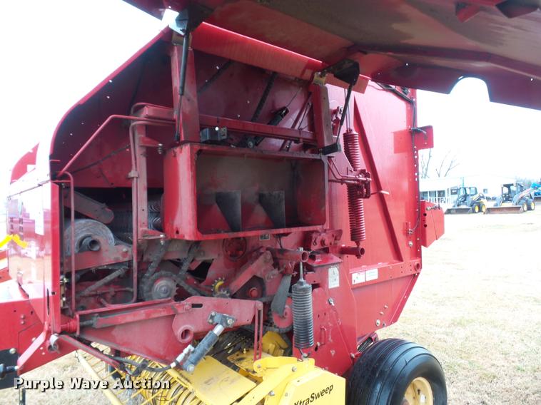 image for item DA4007 2010 New Holland BR7070 round baler