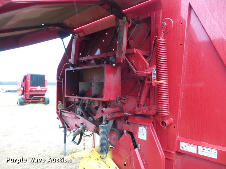 image for item DA4007 2010 New Holland BR7070 round baler