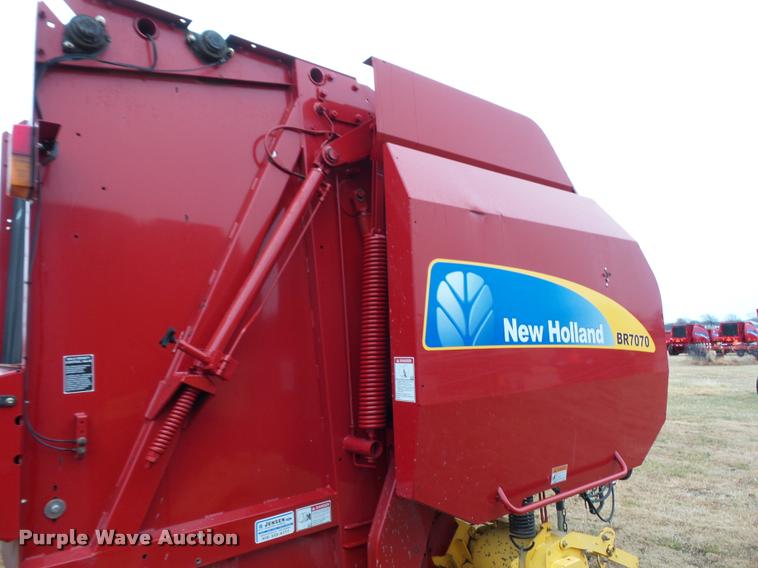 image for item DA4007 2010 New Holland BR7070 round baler