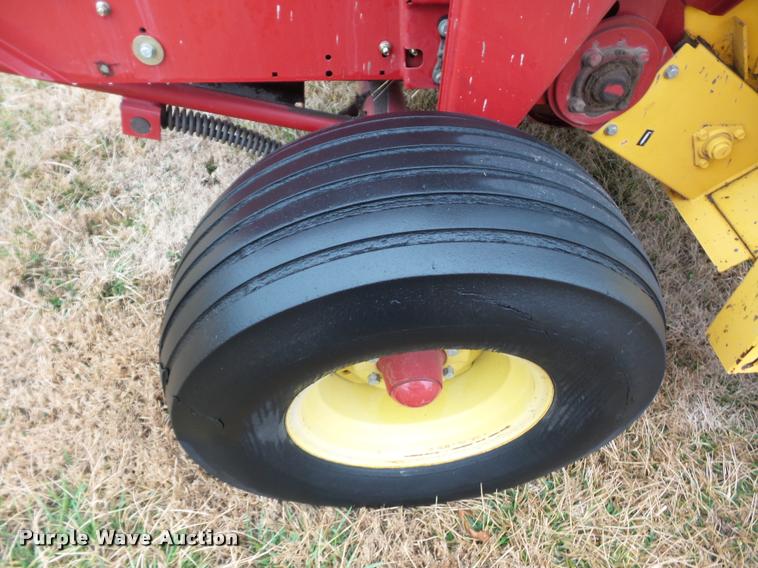 image for item DA4007 2010 New Holland BR7070 round baler