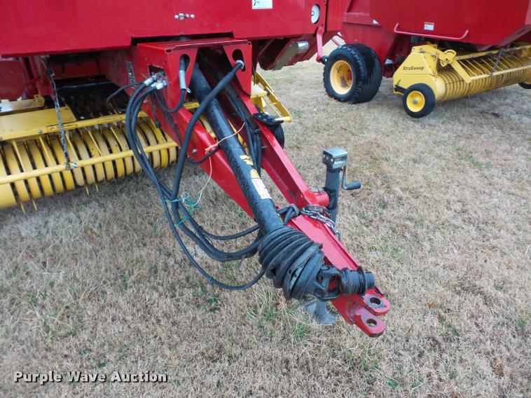 image for item DA4007 2010 New Holland BR7070 round baler