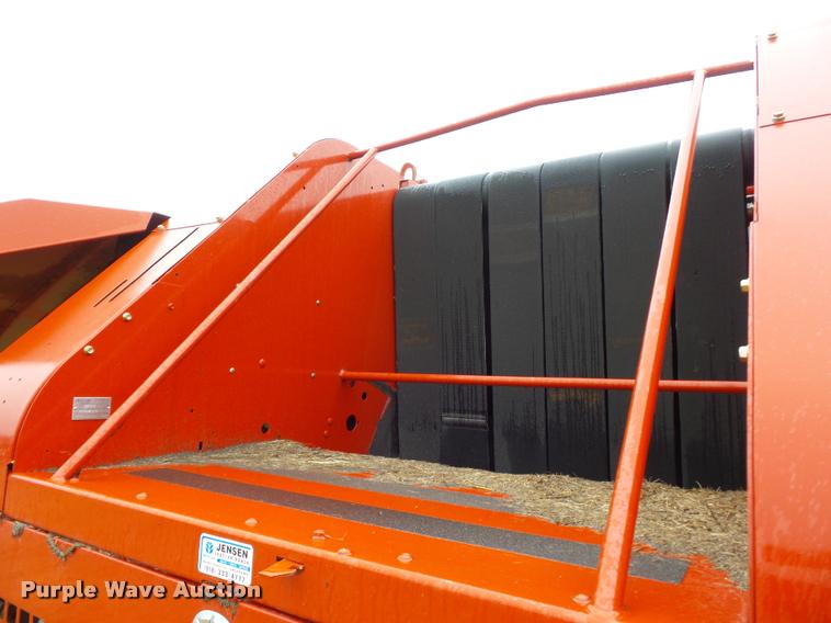 image for item DA4007 2010 New Holland BR7070 round baler