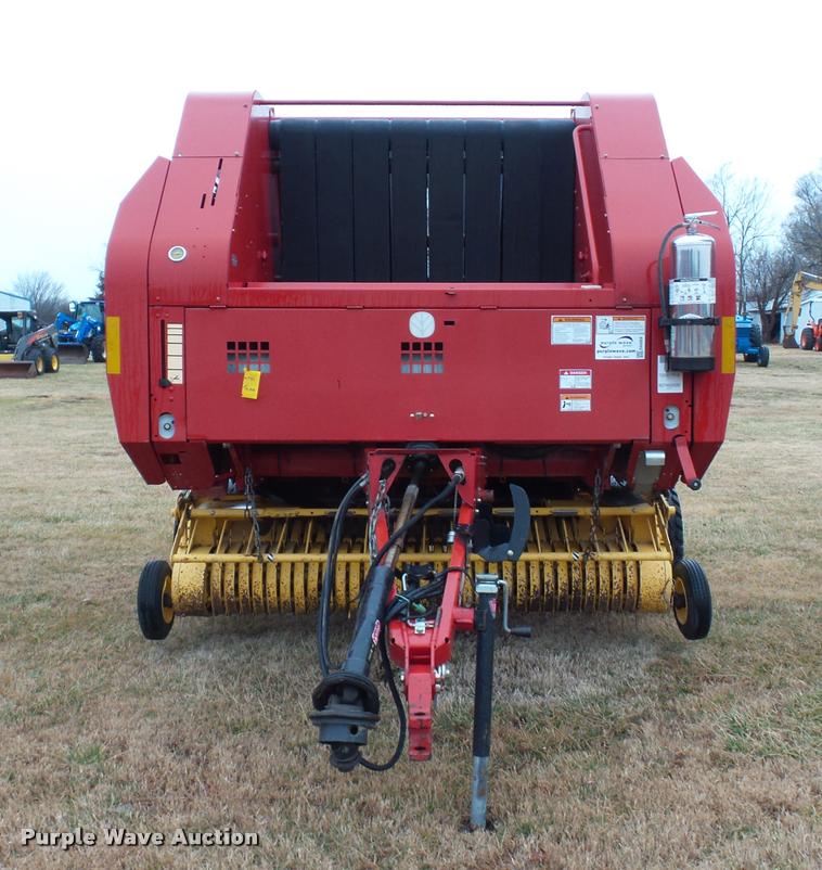image for item DA4008 2004 New Holland BR780 round baler