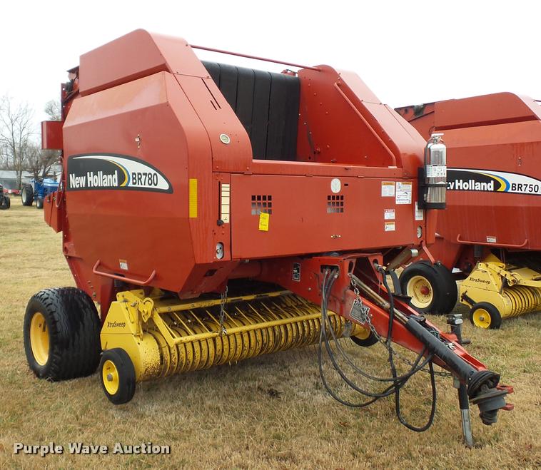 image for item DA4008 2004 New Holland BR780 round baler