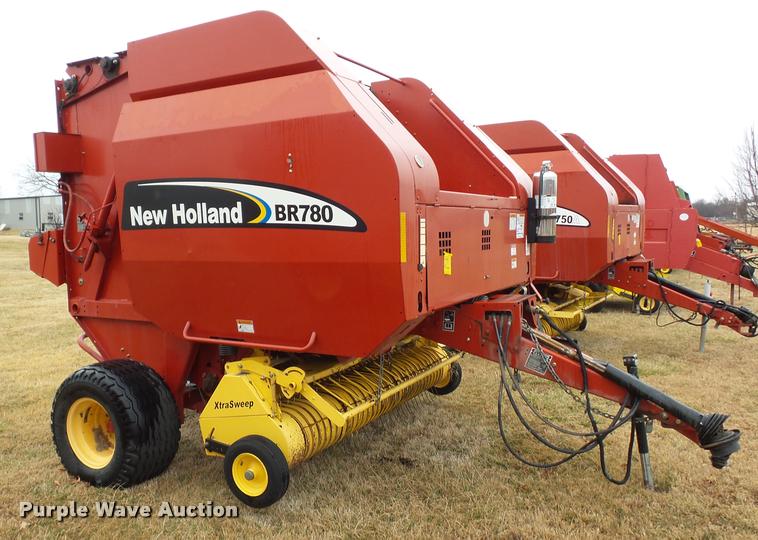 image for item DA4008 2004 New Holland BR780 round baler
