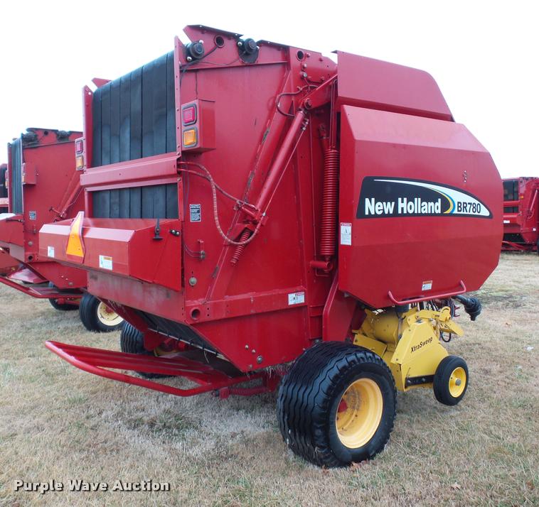 image for item DA4008 2004 New Holland BR780 round baler