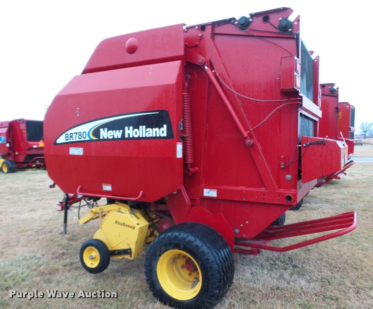 image for item DA4008 2004 New Holland BR780 round baler