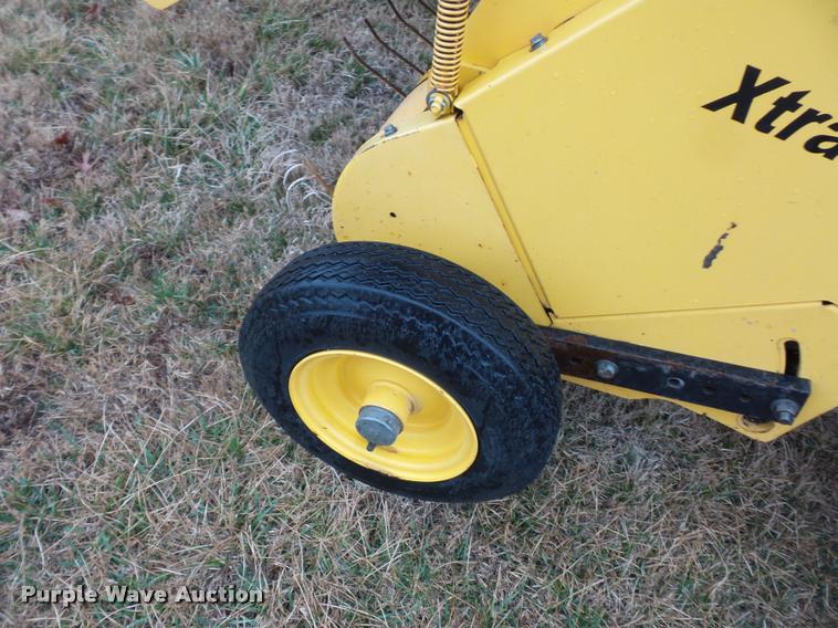 image for item DA4008 2004 New Holland BR780 round baler