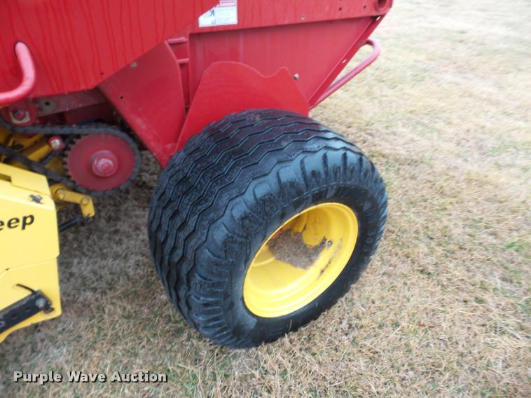 image for item DA4008 2004 New Holland BR780 round baler