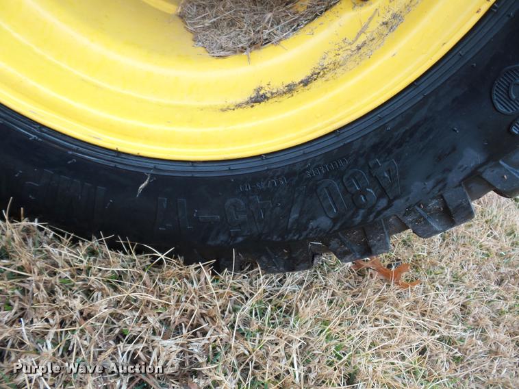 image for item DA4008 2004 New Holland BR780 round baler