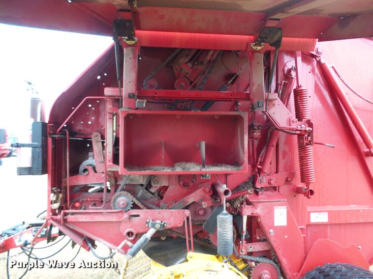 image for item DA4008 2004 New Holland BR780 round baler